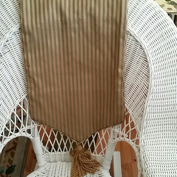 Table Runner - Picture 4 of 5